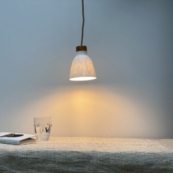 Une lampe en cire naturelle équipée d'une led diffusant une douce